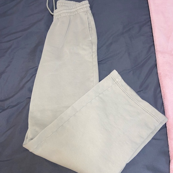 TNA Pants - TNA (Aritzia) Boyfriend Wide Leg Sweatpant - Size Small